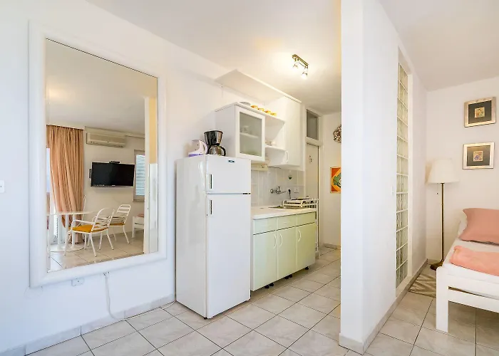 Direkt An Der Kristallklaren Adria Gelegen Apartamento *