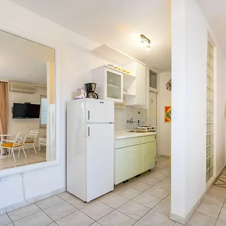 Direkt An Der Kristallklaren Adria Gelegen Apartment *