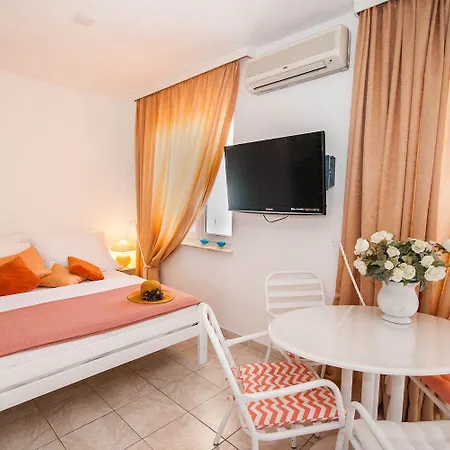 Direkt An Der Kristallklaren Adria Gelegen Apartment Baška