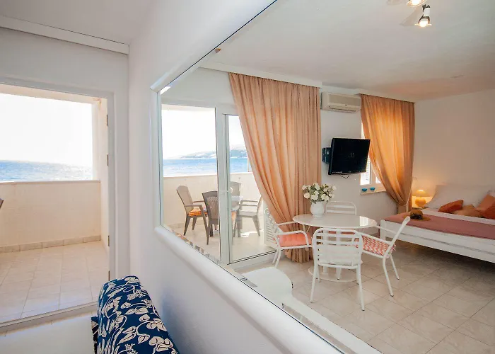 Direkt An Der Kristallklaren Adria Gelegen Baška