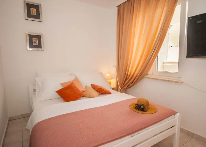 Direkt An Der Kristallklaren Adria Gelegen Apartman *