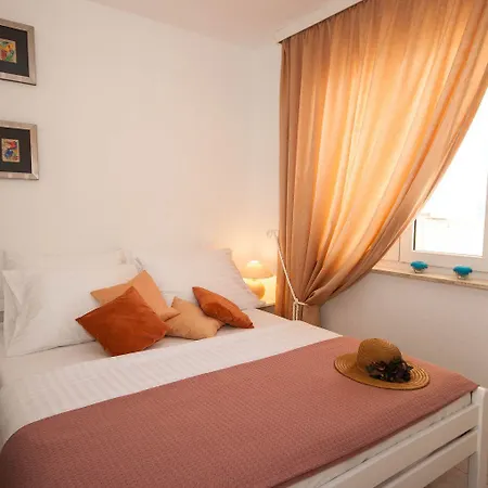 Direkt An Der Kristallklaren Adria Gelegen Apartment
