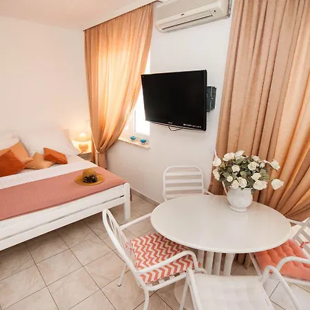 Apartment Direkt An Der Kristallklaren Adria Gelegen *