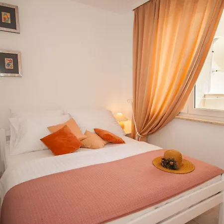 Direkt An Der Kristallklaren Adria Gelegen Apartment *